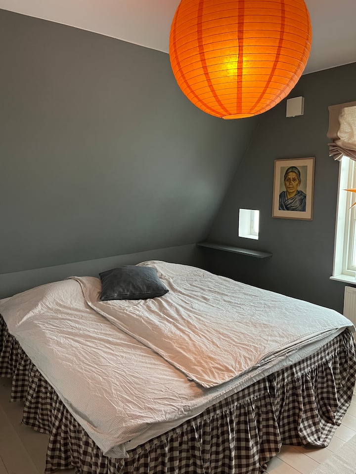 180 cm bred säng (2 st 90 cm breda)