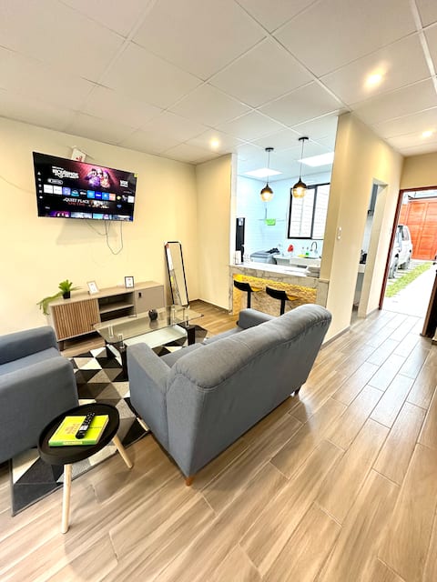 House with garage with fine finishes! Top location