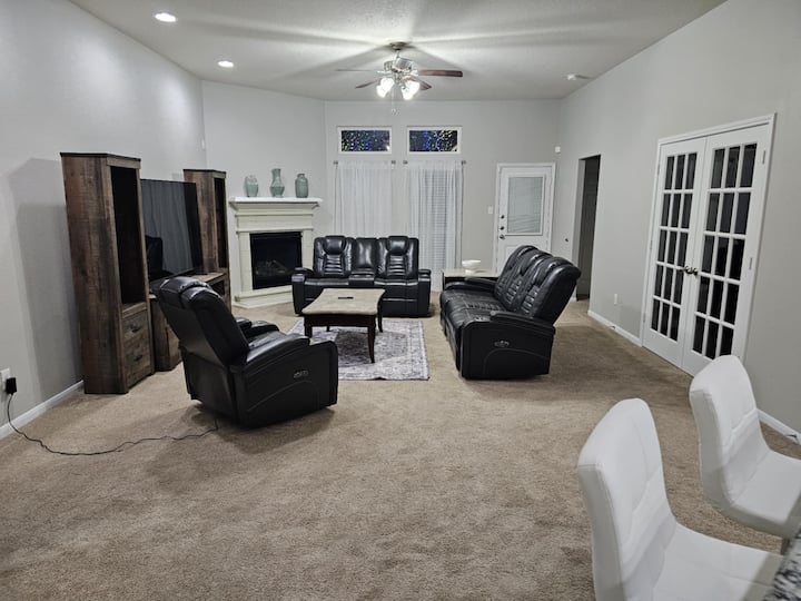 3 Bedroom Newly Furnished Family Home - 훔블
