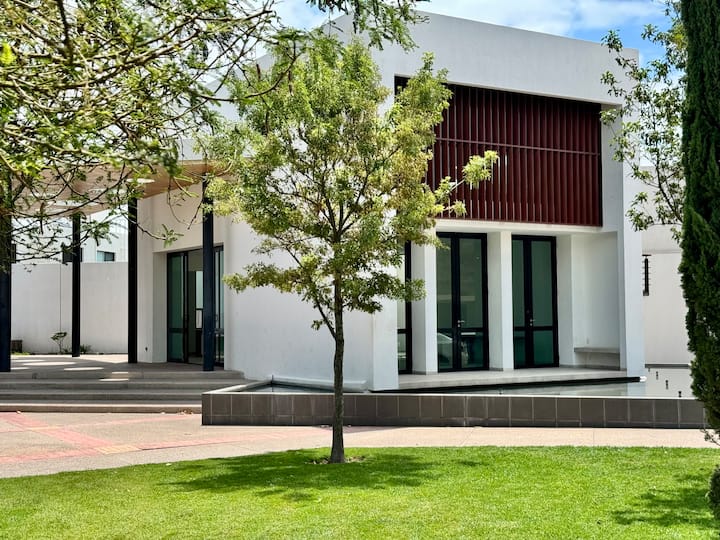 A Stay For Large Groups | 4 Beds 4 Rooms
