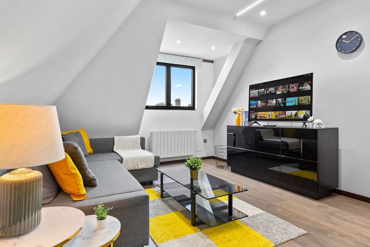 Modern 1-bed Suite | Near Station | Central London - Central London