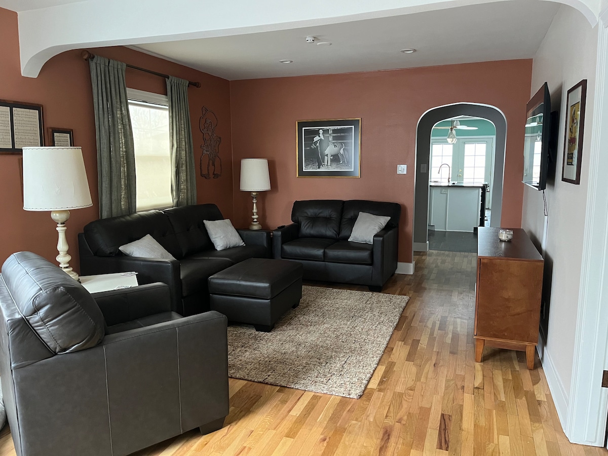 Top performing Airbnb: LaPrele Park Charmer - Close to UW in Laramie