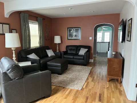 Top performing Airbnb: LaPrele Park Charmer - Close to UW in Laramie