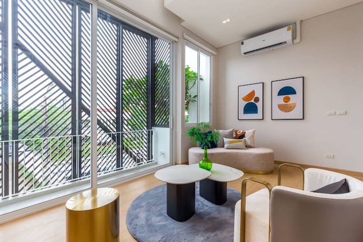 T4 | Modern Townhouse+Free Airport Pick-up gallery image 2