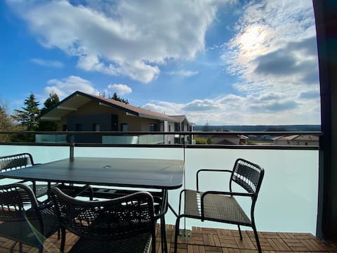 Cozy 1-bedroom apartment, balcony with mountain view, close to Lake Geneva