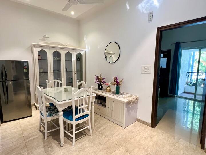 Dining area image 1