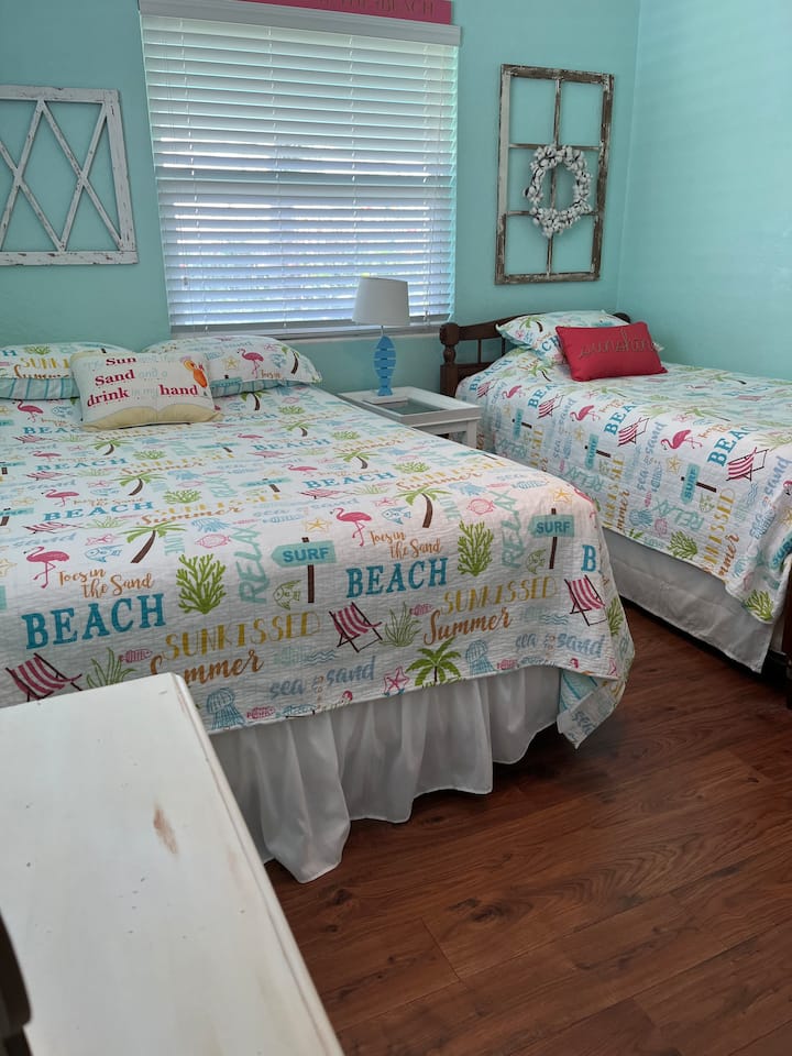 Në këtë dhomë ka një mbretëreshë dhe një binjak