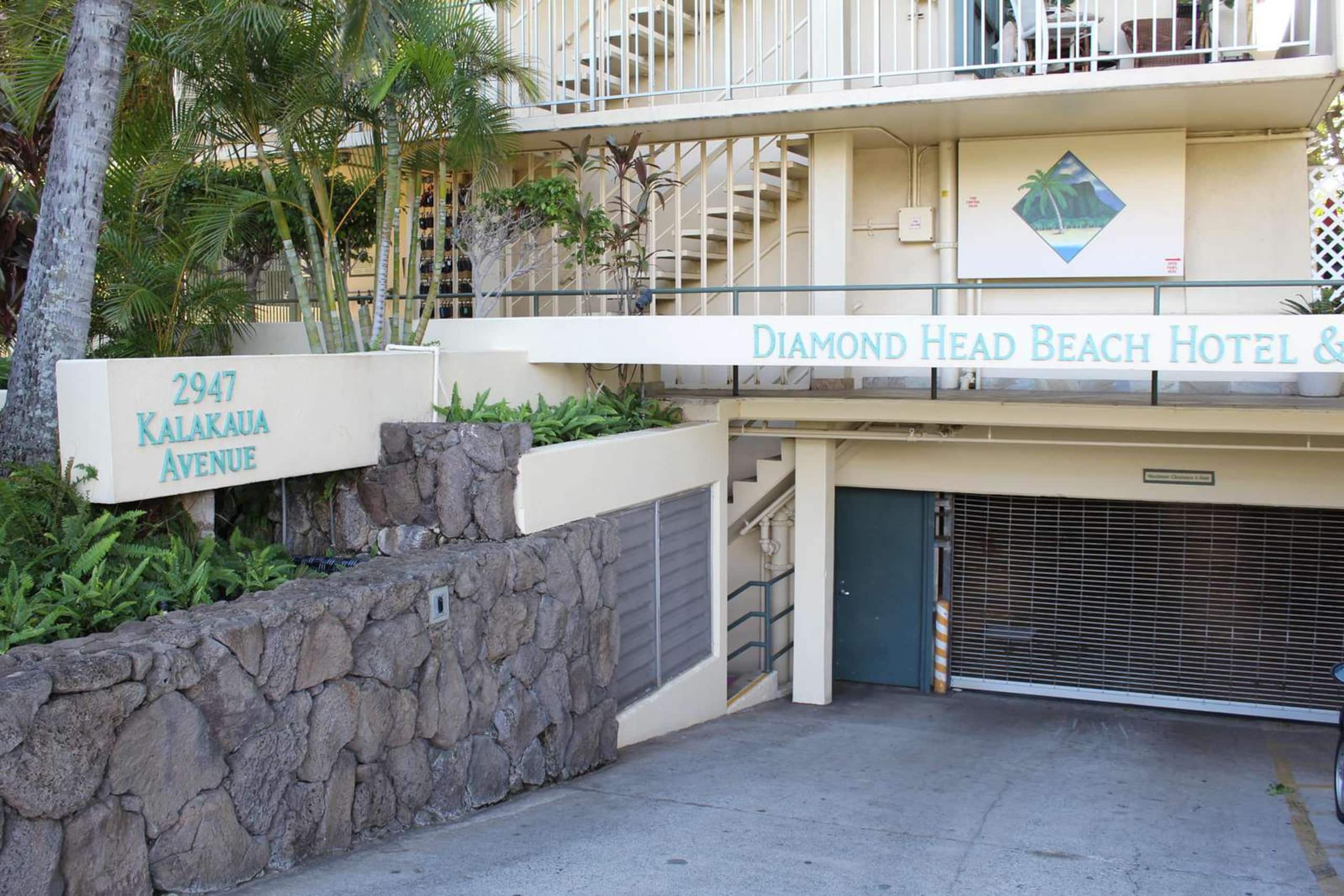Condo in Honolulu · ★4.64 · 2 bedrooms · 2 beds · 1 private bath - Image 8