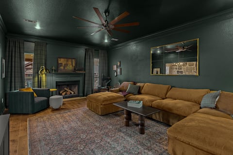 Top performing Airbnb: Clue Retreat: Mystery Awaits You in Rogers