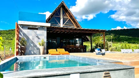 Chalet with pool and view of the Itaitú mountain range