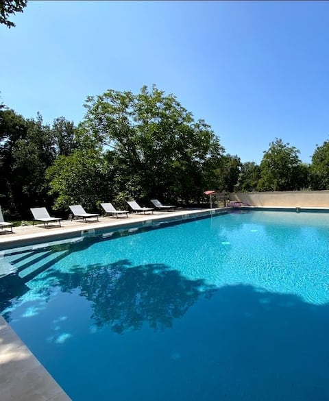 Elegant bastide with large swimming pool and garden.