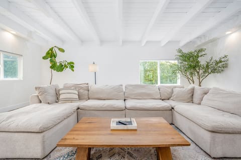 Successful Airbnb property: Central SD Modern&Family-Friendly Home-BBQ in Serra Mesa
