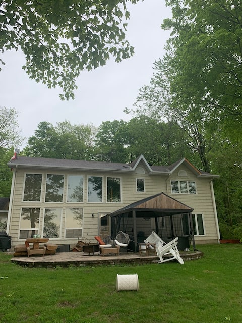 Lakehouse on Mississippi Lake