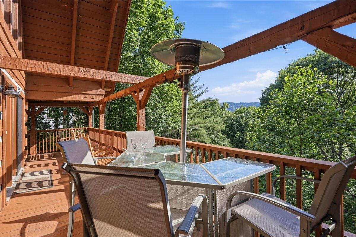 Spacious Cabin|Private Hot Tub|Views|Near GSMNP! - Cabins for Rent