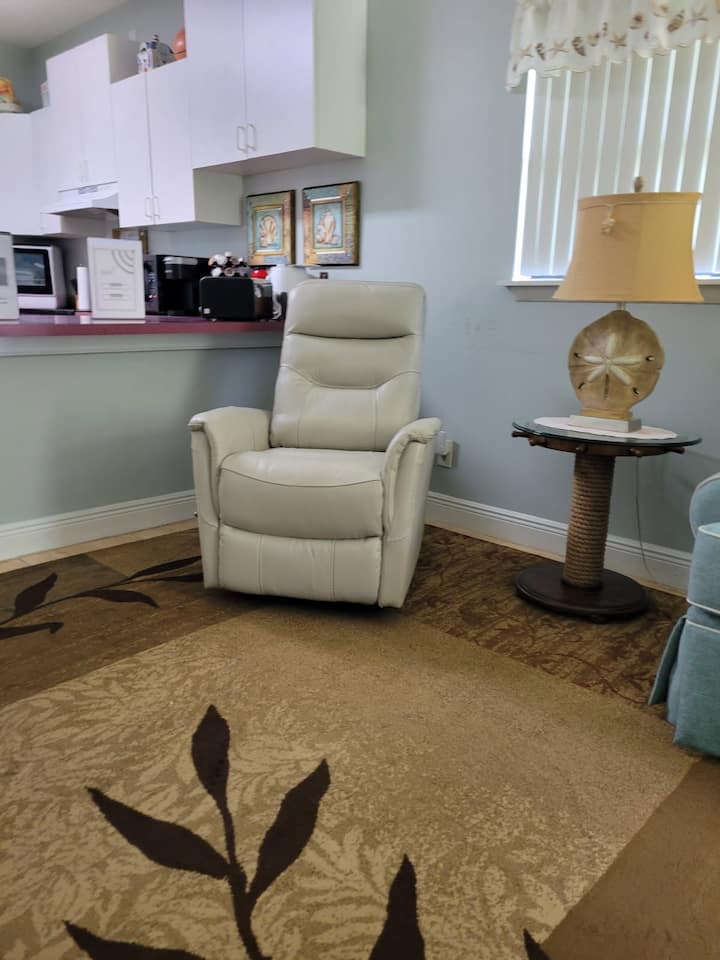 kiti kipya cha kukaa