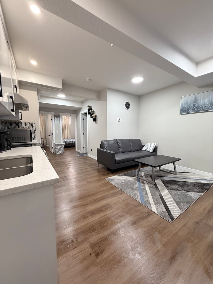 Lovely Home In Northwest Calgary - カルガリー