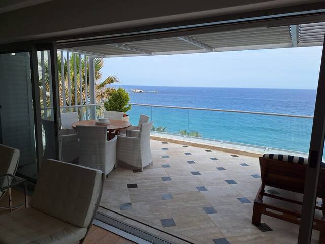 Magnificent luxury beach apt gallery image 2