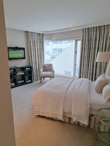 Magnificent luxury beach apt gallery image 3