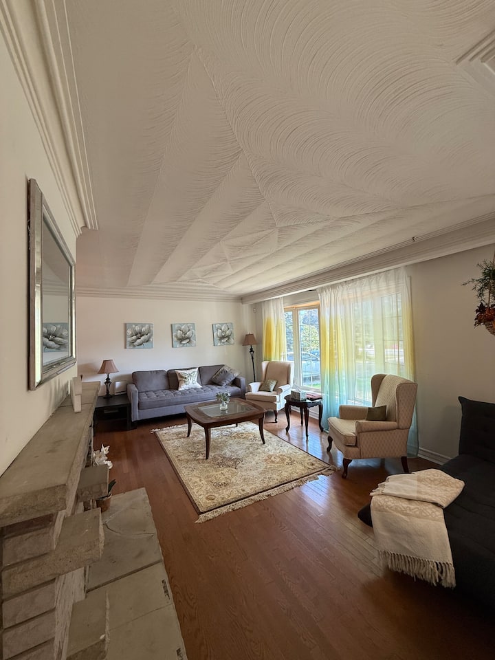 Cottage Home With Pool - Newmarket
