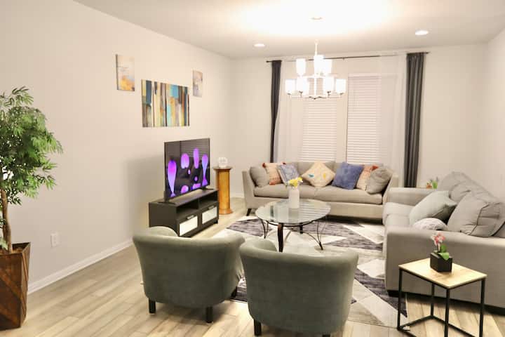 Family & Group Friendly Large Spacious Home - Lake Travis, TX