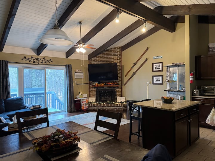 Cozy Moseywood In Lake Harmony  4 Beds. - Lake Harmony, PA