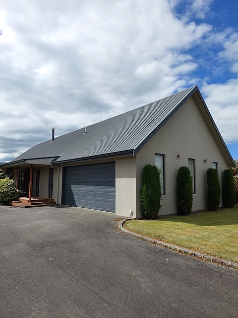 Relaxing Te Anau Retreat