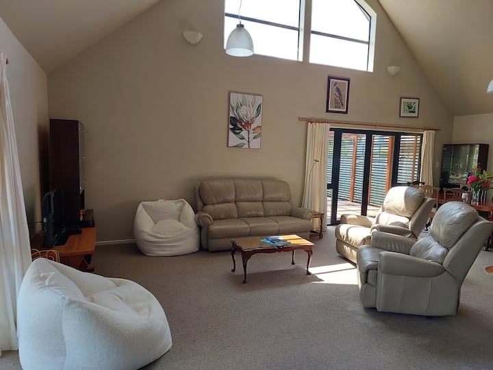 Relaxing Te Anau Retreat - Fiordland