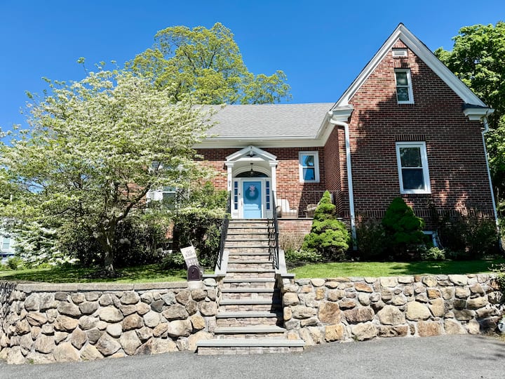 Hudson Hillside Home - Bear Mountain, NY