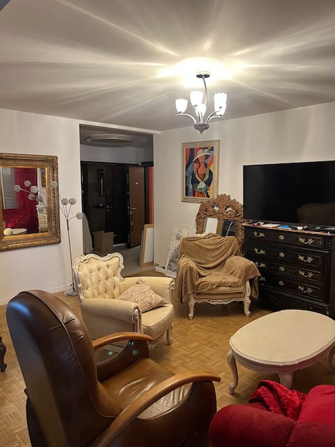 Top Airbnb: 3 bedroom apartment in Bron