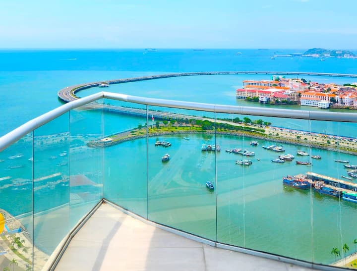 Apartment with Balcony and Ocean View | Panama City