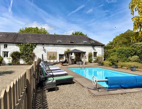 Large Barn, Pool, Hot Tub, Games Room | Sleeps 24