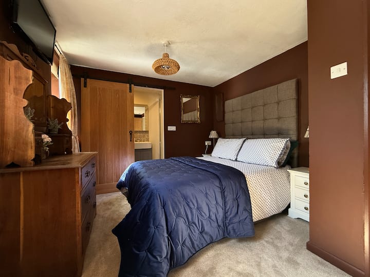 Downstairs Double bedroom with en-suite
