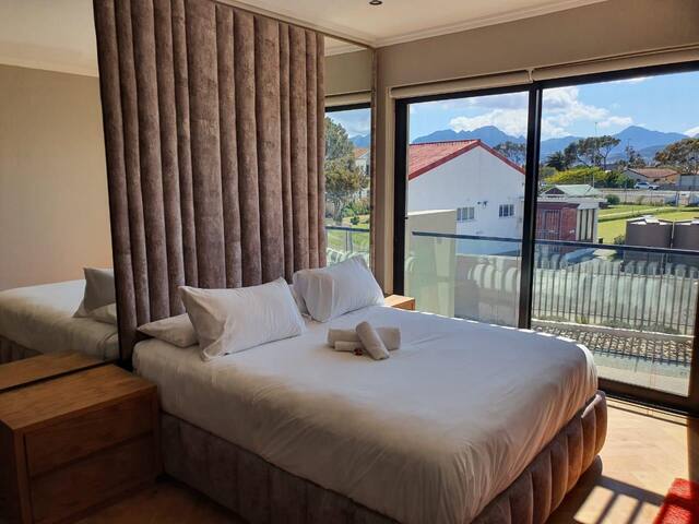 Classy home in cape town gallery image 3