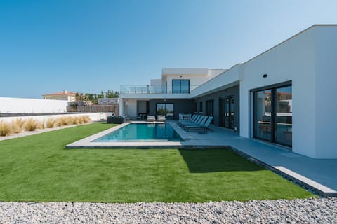 Villa Locki, swimming pool, jacuzzi and sea view