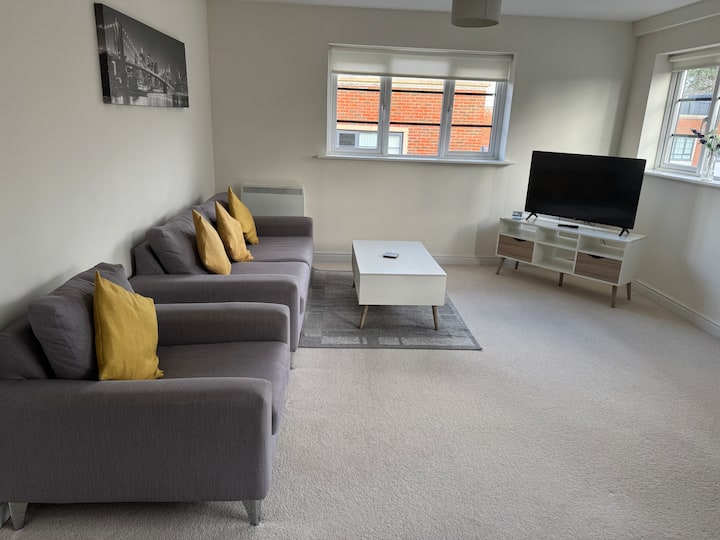 2 Bedroom Apartment-double/twin By Blue Sky. - Farnham Castle