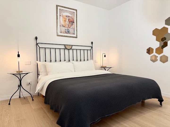 Ingia kwenye mashuka na mito laini baada ya jasura zako za Kirumi.