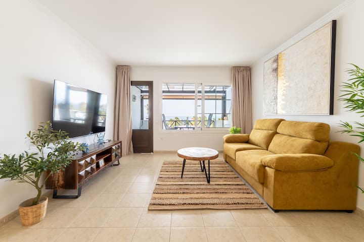 Casa Lumira: Cozy Beachside Retreat/sea View/pool - Costa Teguise
