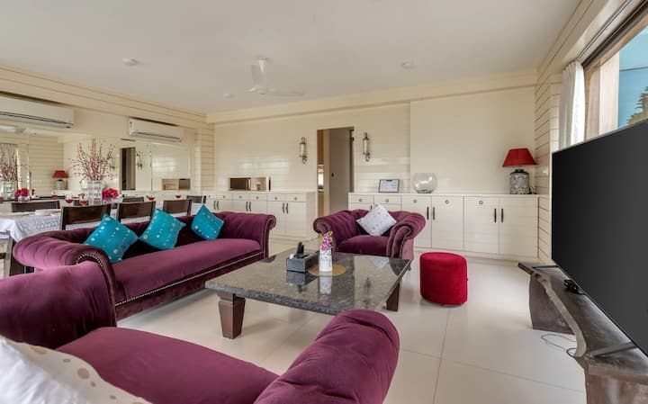 Living room image 4