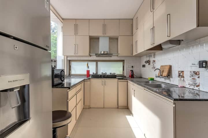 Full kitchen image 1