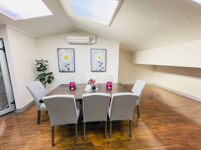 BIG GROUP w FIVE BeDRooM(16pp) in North MEL gallery image 3