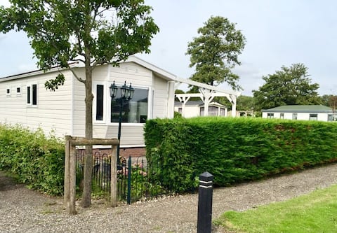 Knus Chalet/Tiny house (4 people) Wifi & Air conditioning