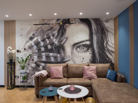 Top Airbnb: Blue Iris | 2BR, Jacuzzi & Amazing Views in Лозенец