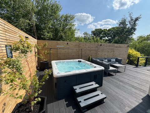 Luxury Lune Valley Cottage with Hot Tub & Sauna