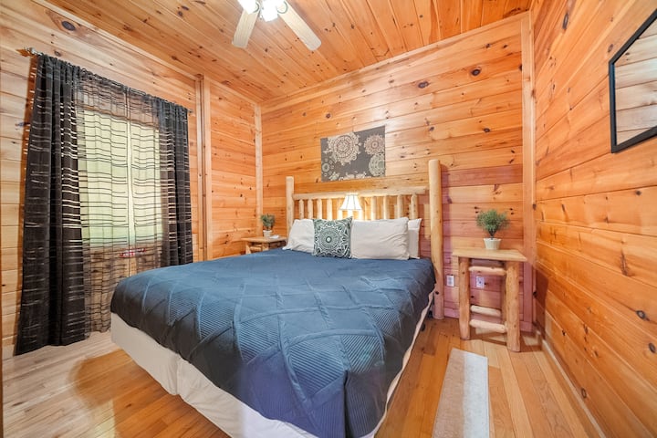 חדר שינה קינג בקומה התחתונה