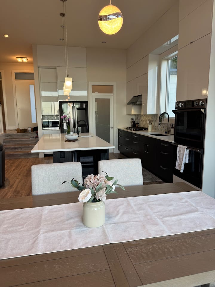 A Triangular Room Ocean View Triangle Mountain Home - Houses for Rent in Victoria ...