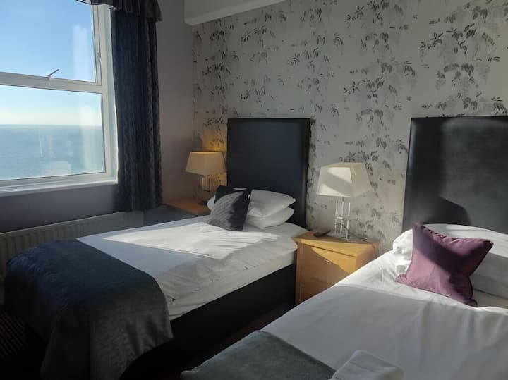 Southend Getaway | Idyllic Stay Near Priory Park - Southend-on-Sea