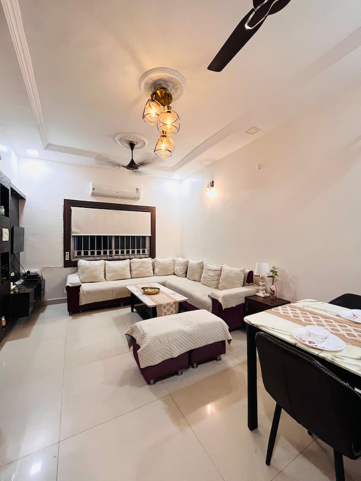 Cozy Corner ① | The Boutique Homestay In Raipur - Raipur