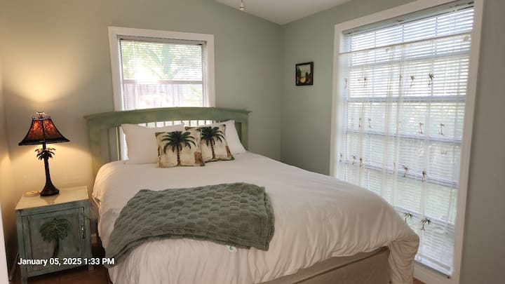 espaces de couchage pittoresques et confortables... lit queen