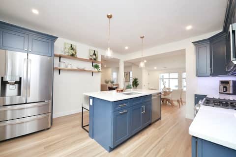 Large Groups, 6 beds, close to subway, Huge