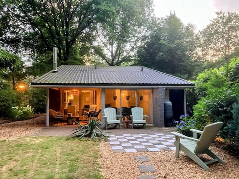 Atmospheric Forest Lodge with Hot Tub